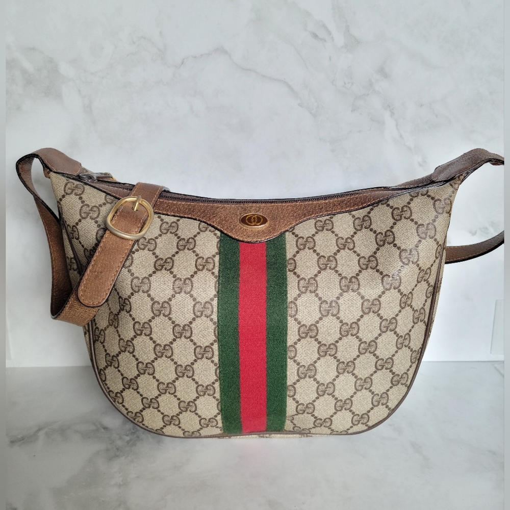 Authentic Gucci vintage web sherry line crossbody bag 10.238.40 (A10)
